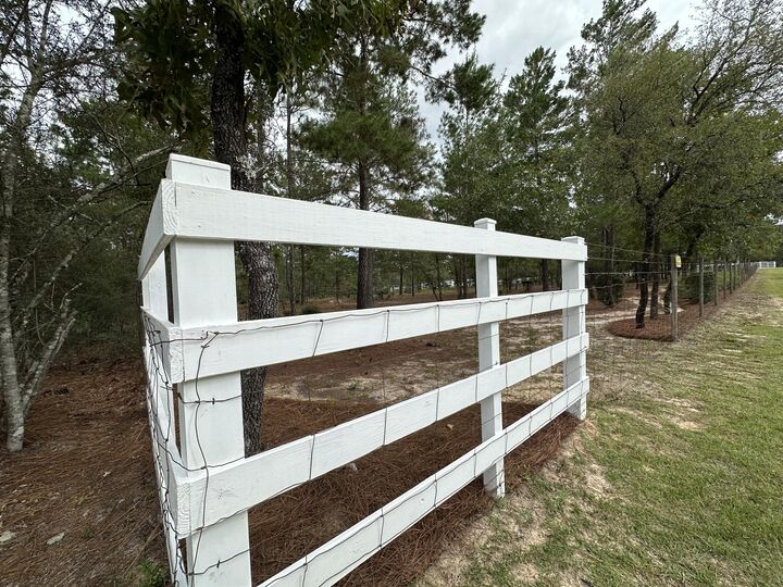 Property Photo: 325 Blackfoot Drive FL 32433