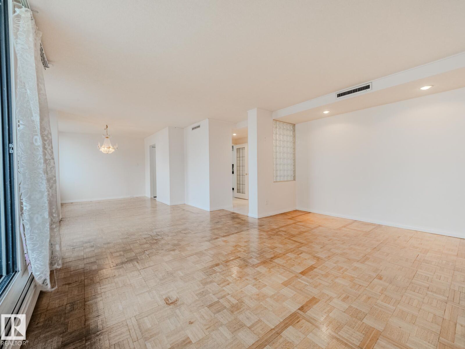 Property Photo: 10160 115 Street NW 1403 AB T5K 1T6