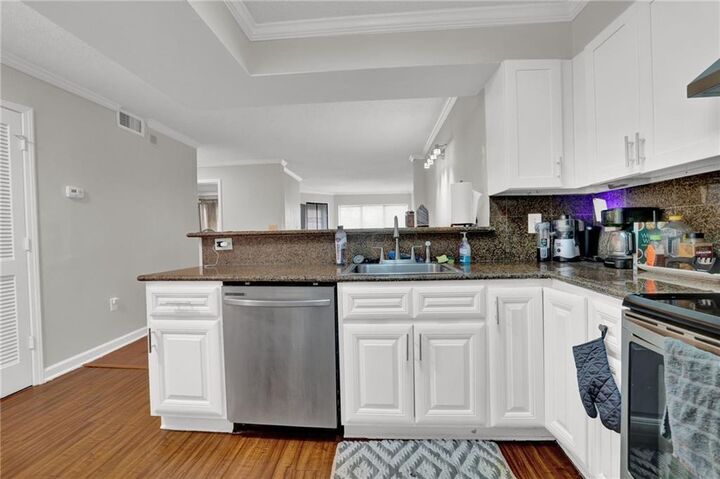 Property Photo: 795 Hammond Drive 506 GA 30328