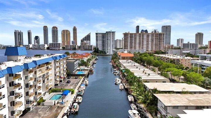 Property Photo: 3770 NE 171st St 505 FL 33160