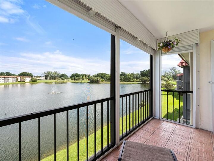 Property Photo:  9423 S Hollybrook Lake Dr 309  FL 33025 
