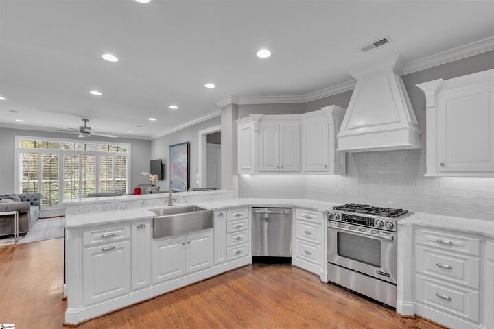 Property Photo: 853 Oakcrest Road SC 29301