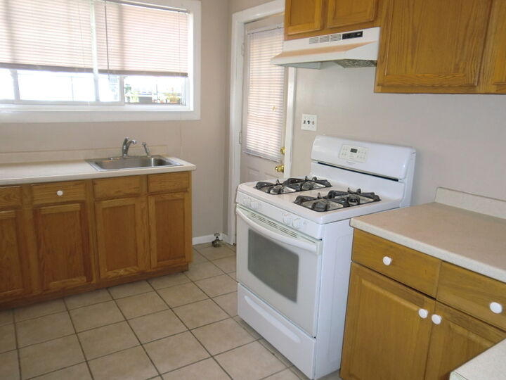 Property Photo:  40 Lewis Pl 40  NJ 07512 