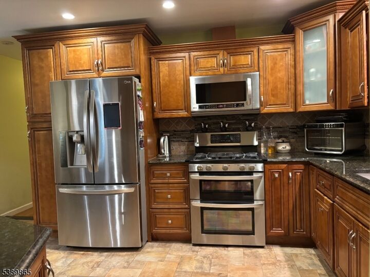 Property Photo:  72 Windsor Pl  NJ 07033 