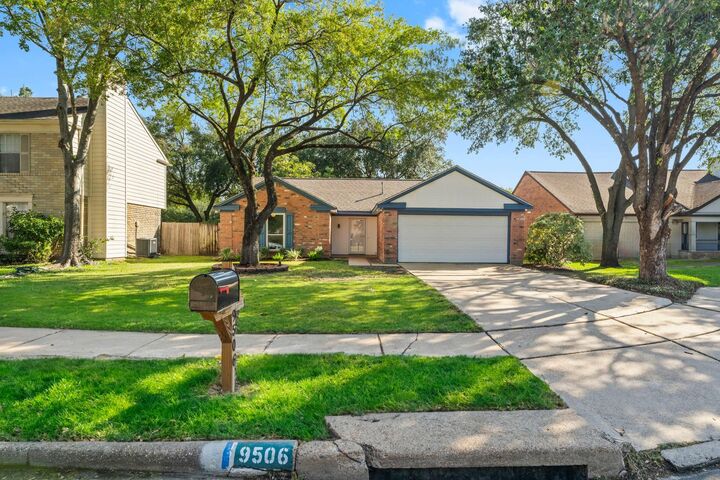 Property Photo:  9506 Poynes Drive  TX 77065 