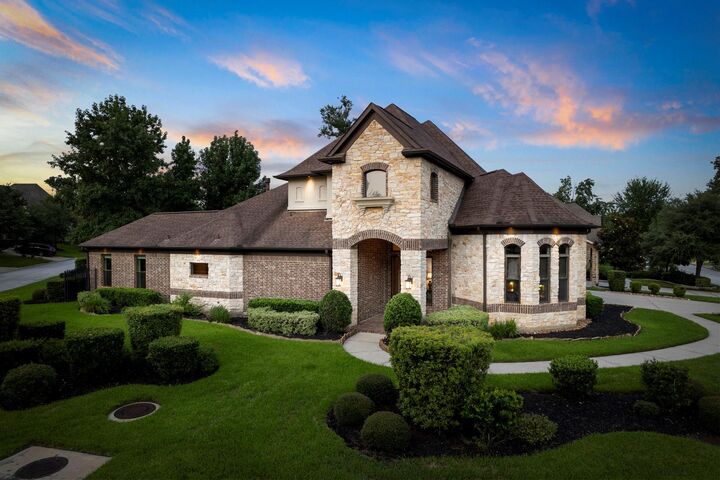 Property Photo:  78 S Almondell Circle  TX 77354 