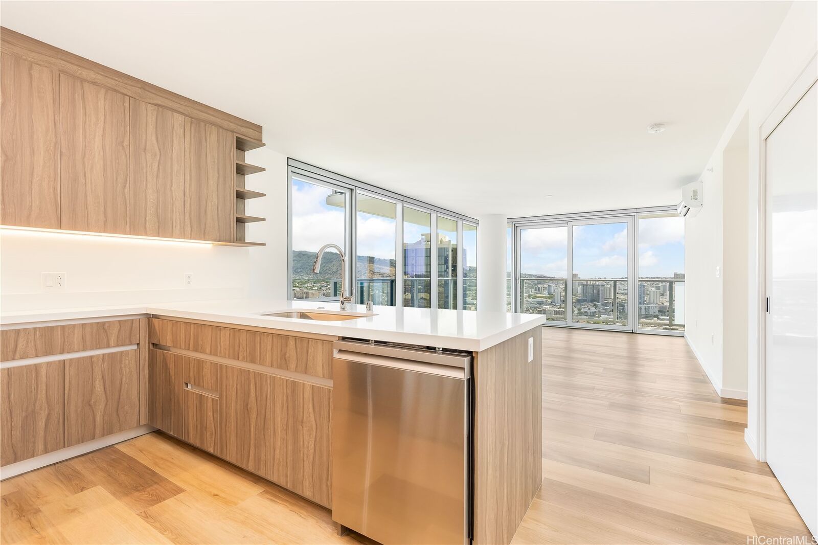 Property Photo:  1500 Rycroft Street 3301R  HI 96814 