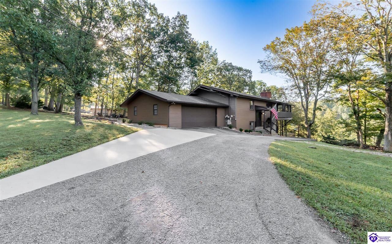 Property Photo: 73 Hawthorne Court KY 40108