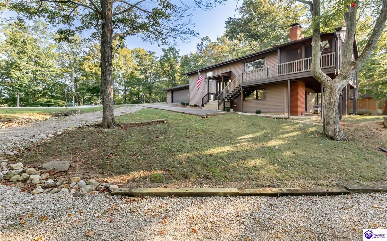 Property Photo: 73 Hawthorne Court KY 40108