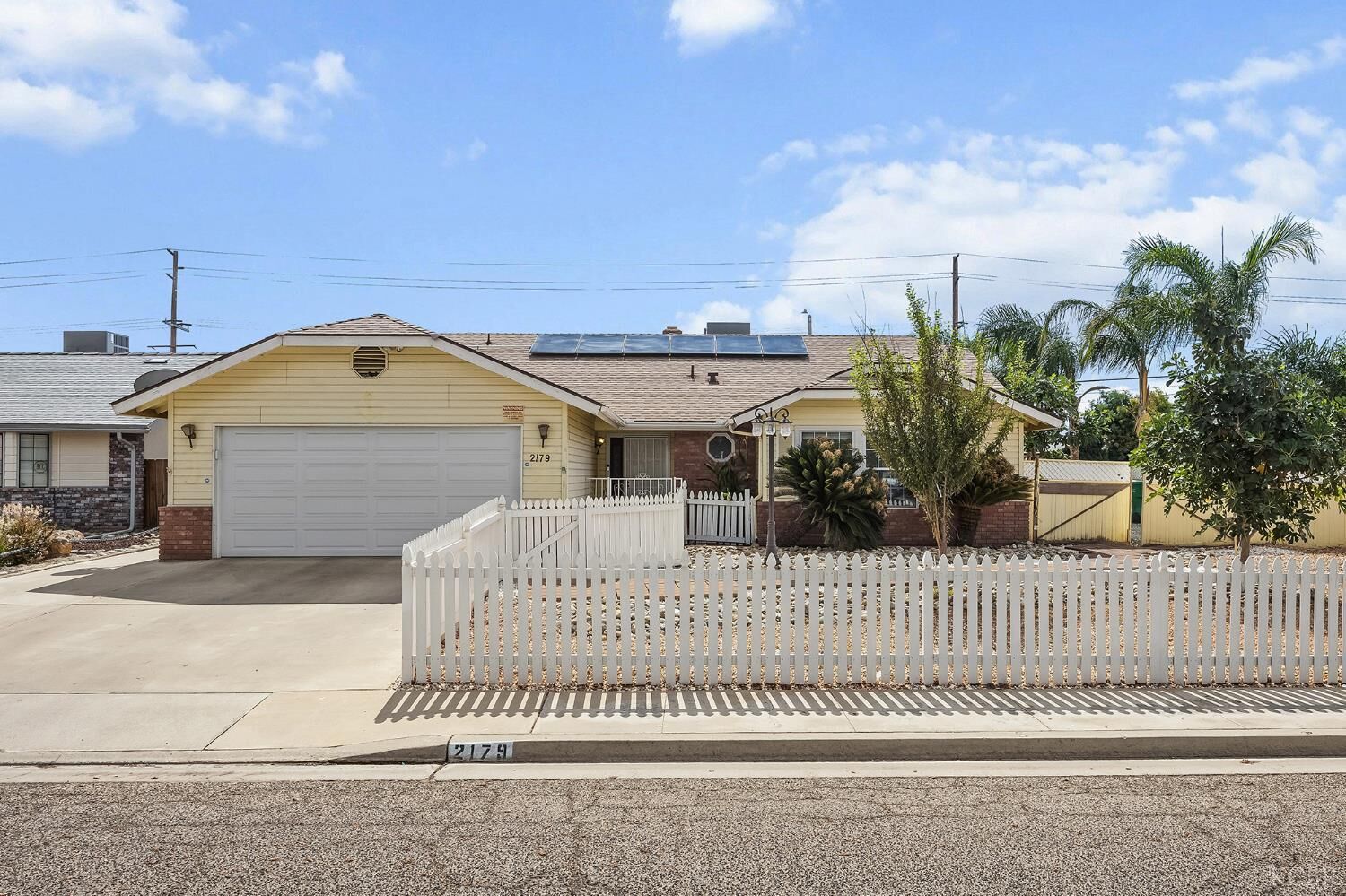 Property Photo:  2179 W Della  CA 93257 