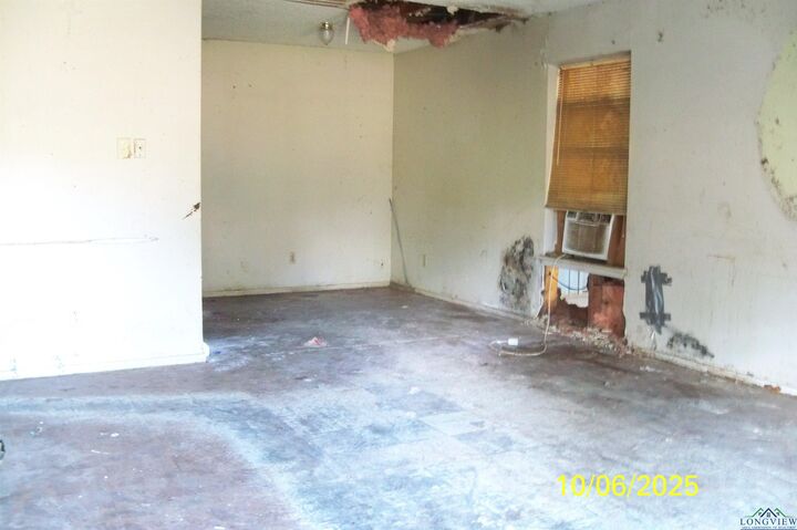 Property Photo: 820 Clark St TX 75644