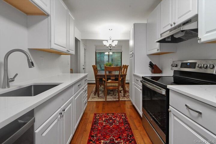 Property Photo:  36 Foxwood Drive 6  NY 10570 