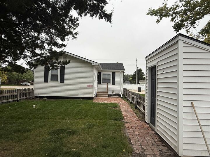 Property Photo:  1015 W F  NE 69101 