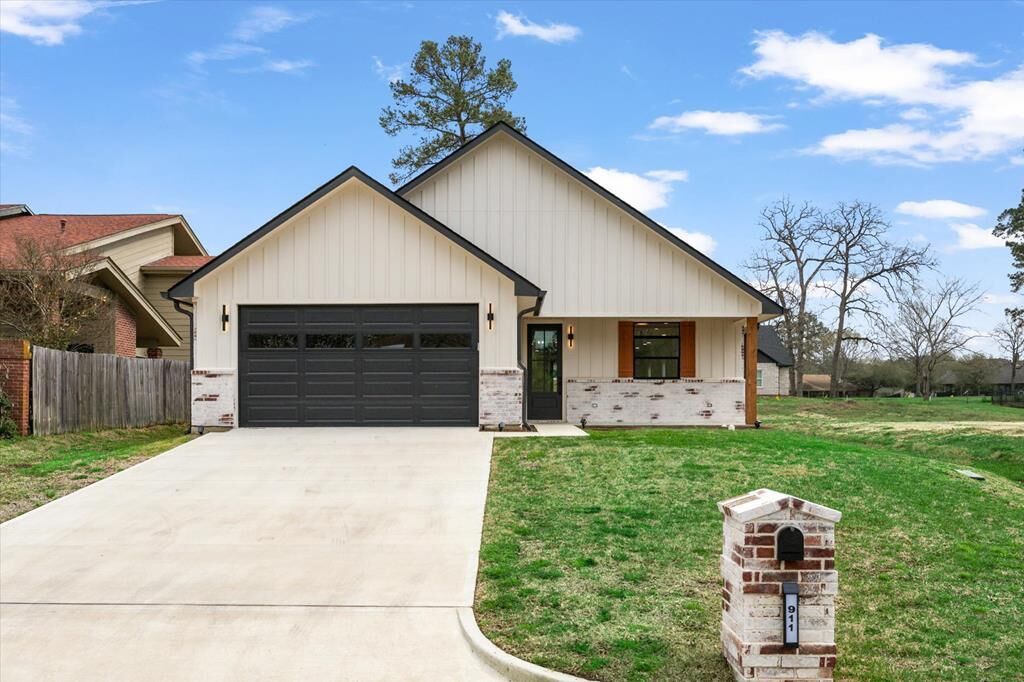 Property Photo: 911 Augusta Drive TX 75901