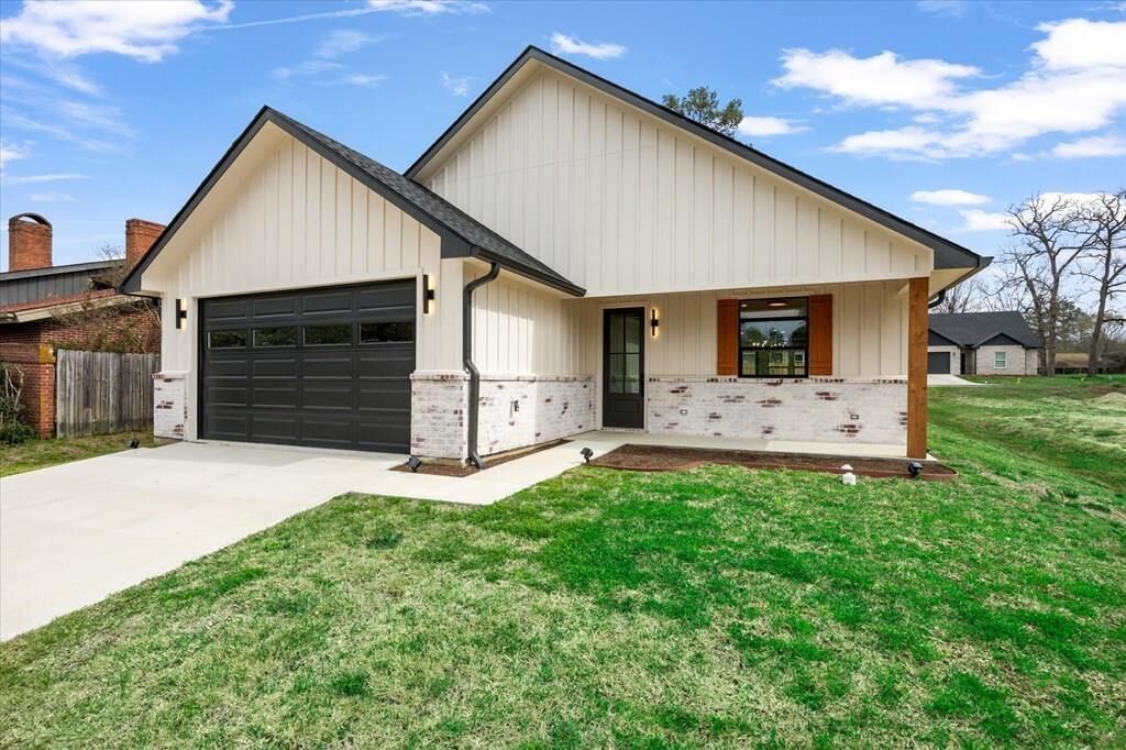 Property Photo:  911 Augusta Drive  TX 75901 