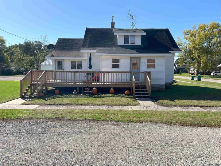 421 Sherman St  Sheffield IA 50475 photo