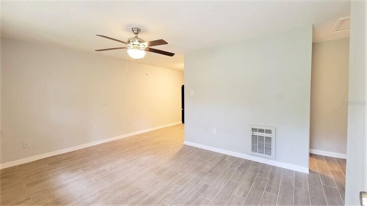 Property Photo: 5320 Pine Street B FL 33584
