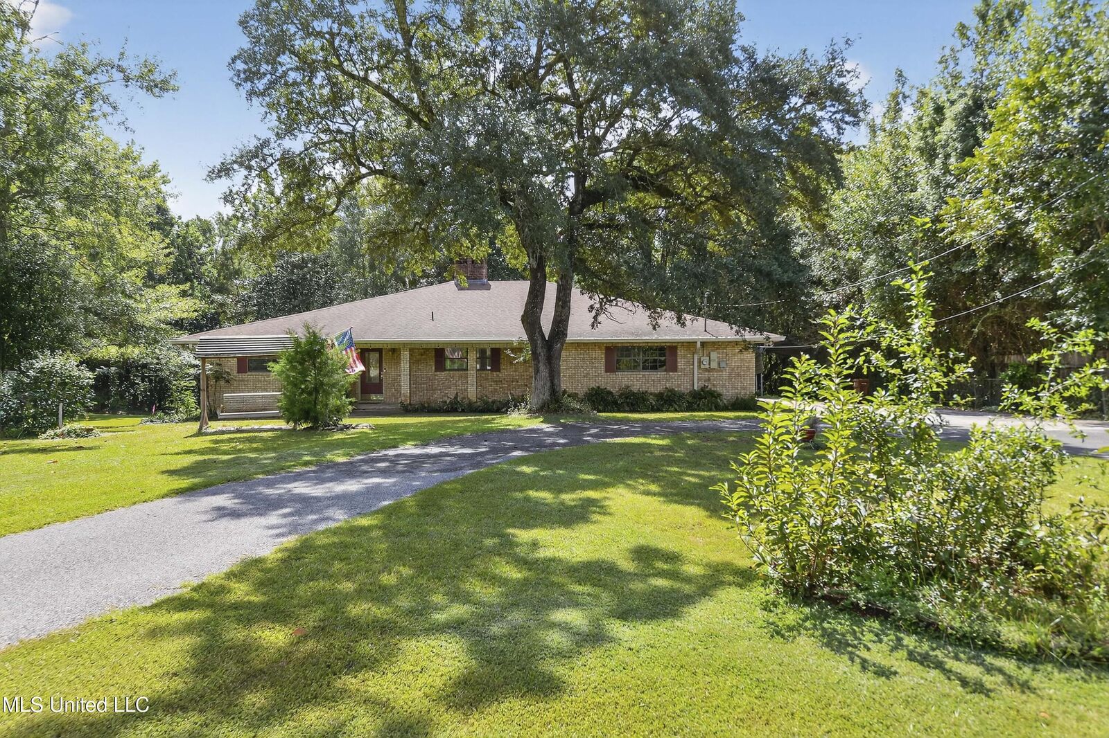 Property Photo:  2325 N Country Club Lane  MS 39532 