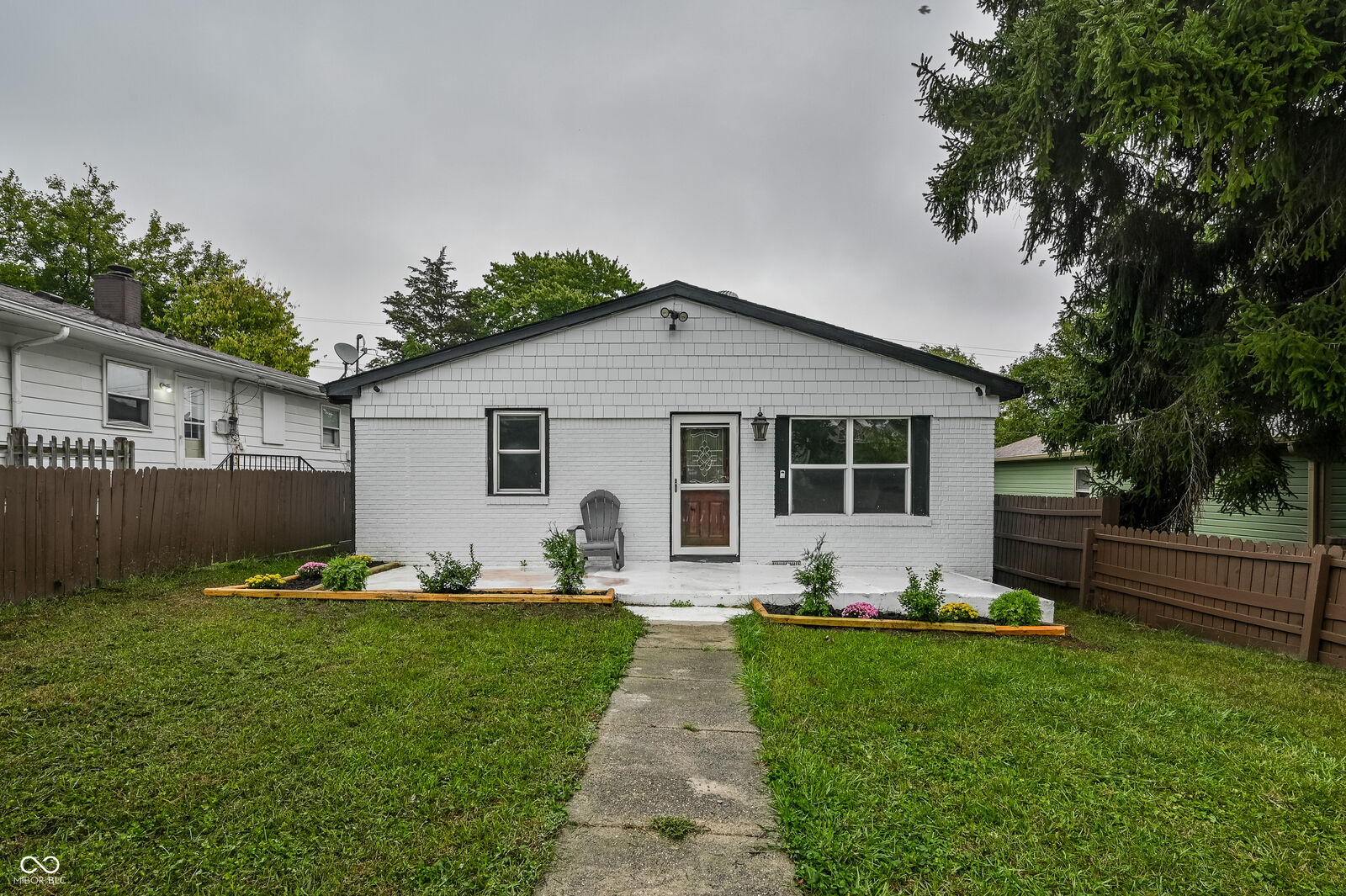 Property Photo:  821 S Worth Avenue  IN 46241 