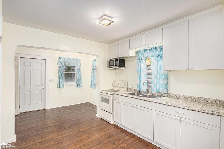 Property Photo: 605 Spruce Street MI 48458-1942