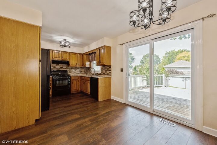 Property Photo:  102 Mary Street  IL 60543 