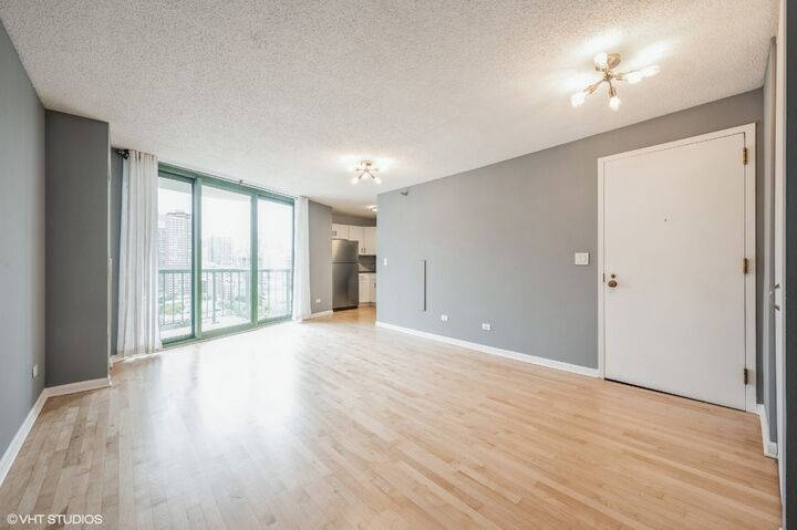 Property Photo: 111 W Maple Street 1412 IL 60610