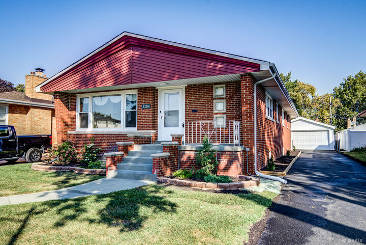 Property Photo:  5300 Oakdale Drive  IL 60453 
