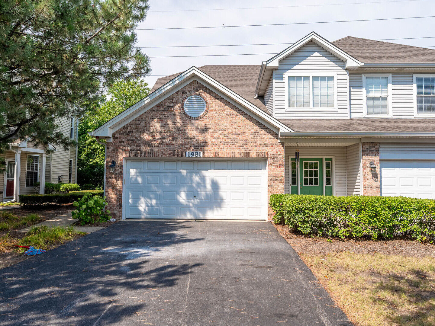 Property Photo:  1981 Golden Gate Lane  IL 60563 