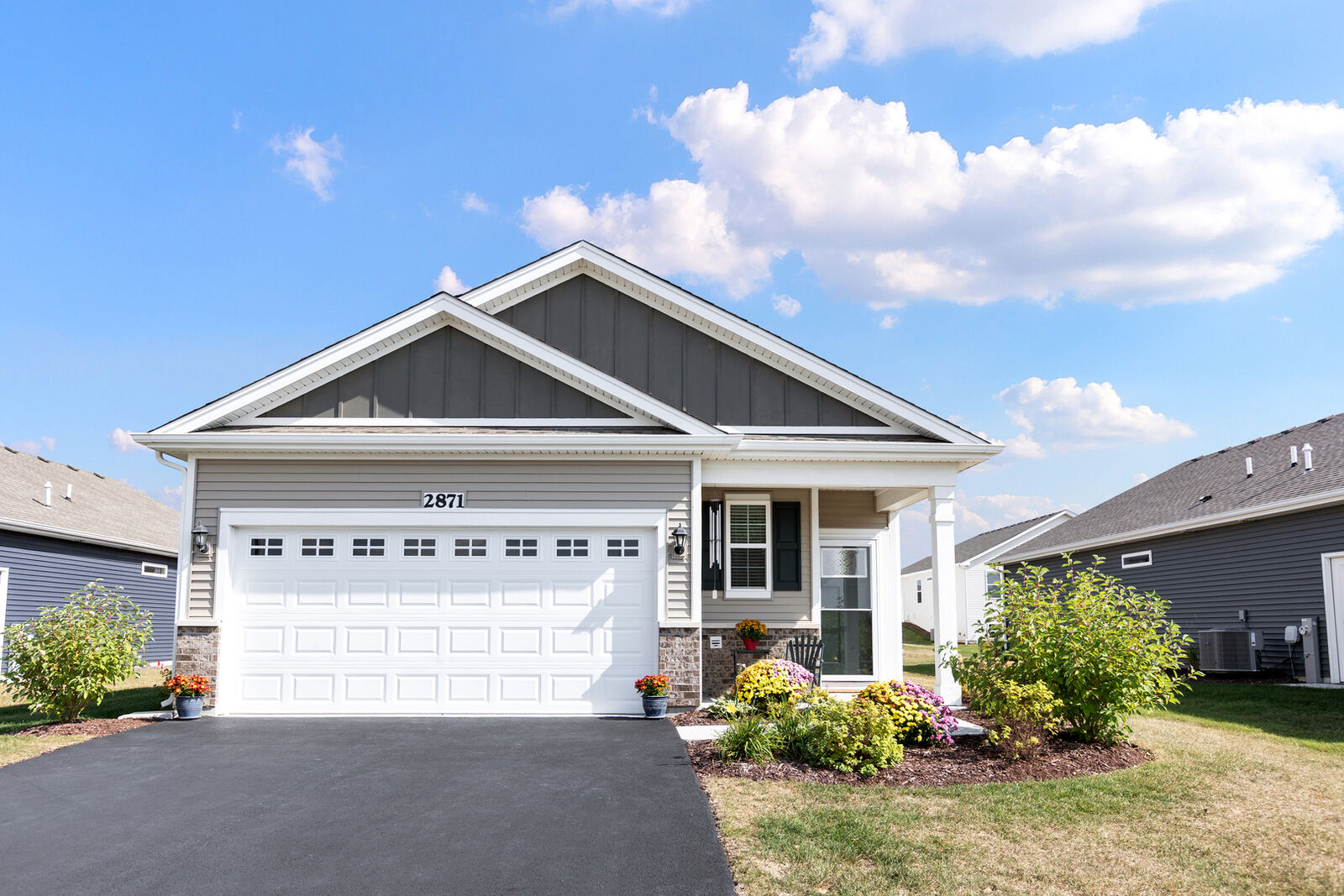 Property Photo: 2871 Harnish Drive IL 60102