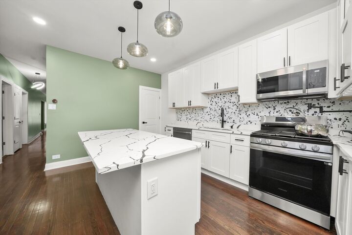 Property Photo:  7627 S Ridgeland Avenue  IL 60649 