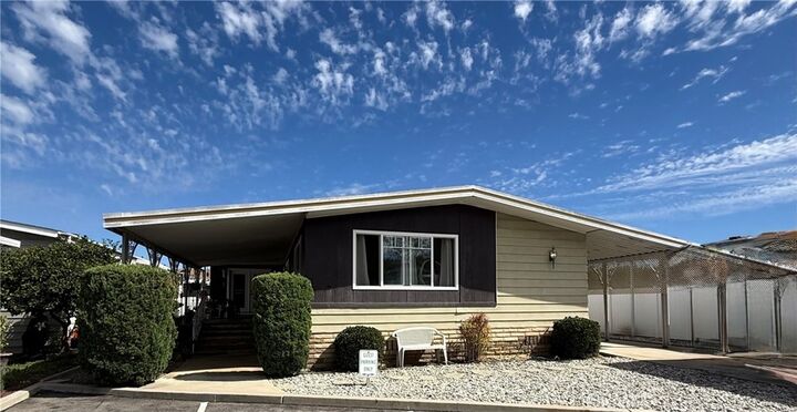 18601 Newland Street 12  Huntington Beach CA 92646 photo