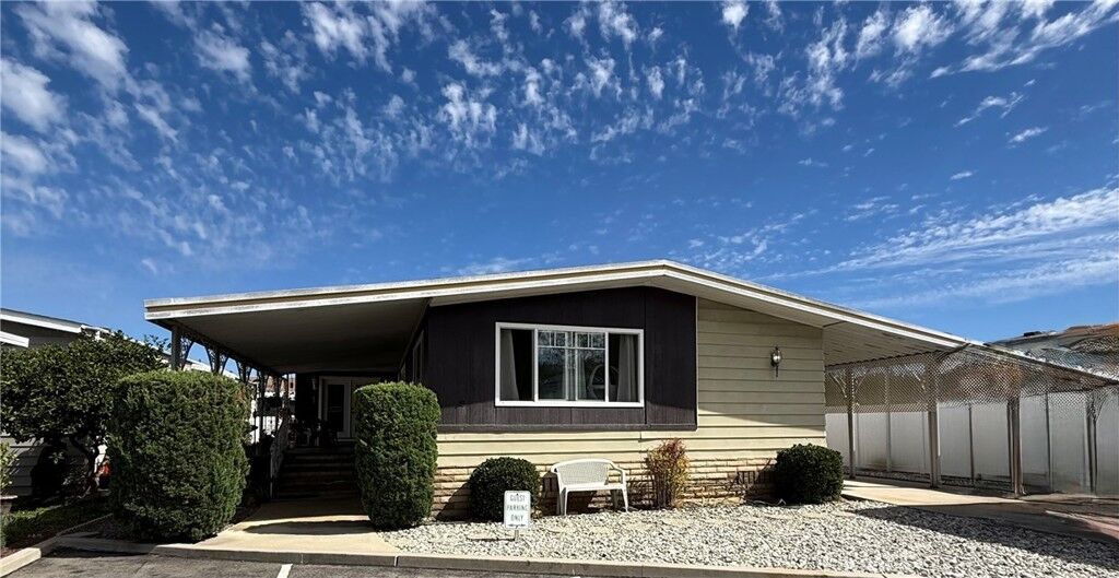 Property Photo:  18601 Newland Street 12  CA 92646 