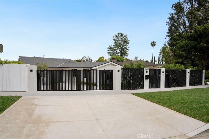 Property Photo:  13817 Valley Vista Blvd  CA 91423 