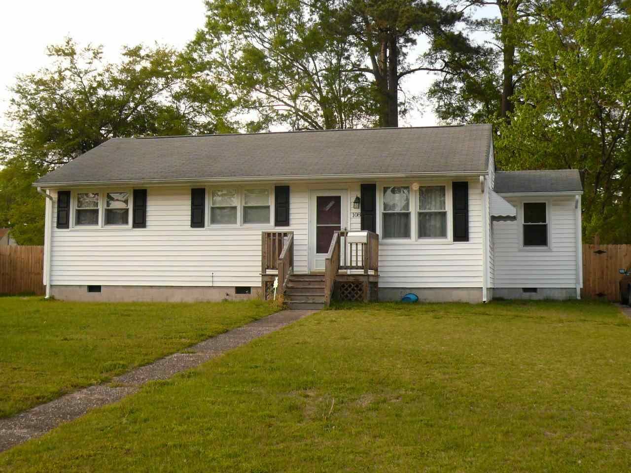 Property Photo:  108 Banks Street  NC 28546 