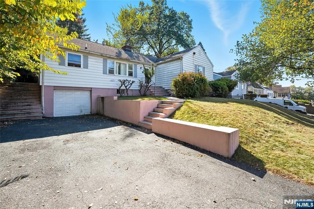 Property Photo:  34 Fitzrandolph Road  NJ 07052 