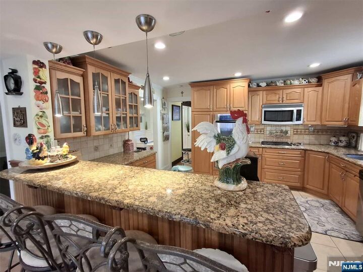 Property Photo:  5 Elaine Court  NJ 08857 