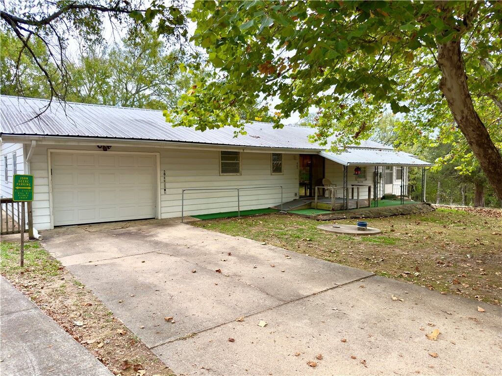 Property Photo: 501 E Pine Street AR 72644