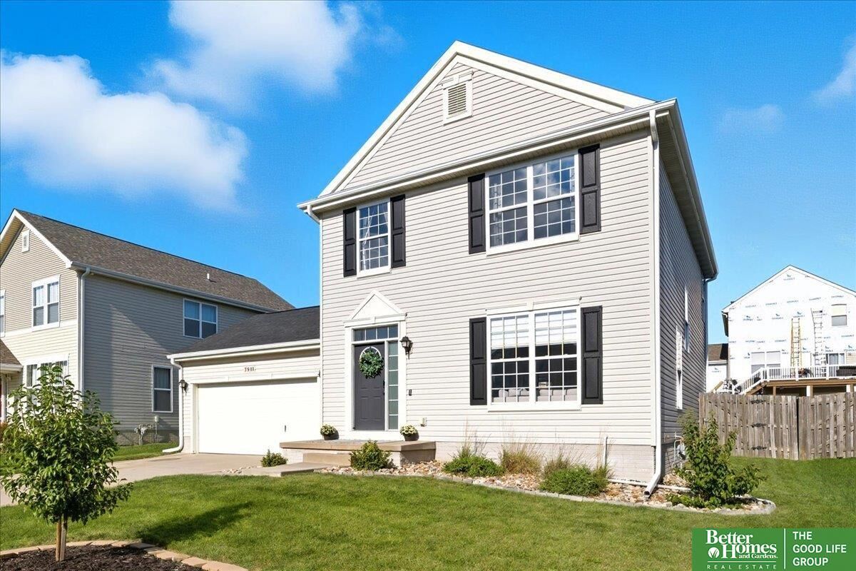 Property Photo: 7911 N 154 Avenue NE 68007-9999