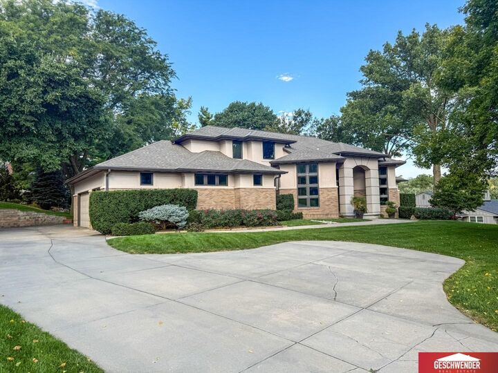 Property Photo: 1526 S 106 Street NE 68124