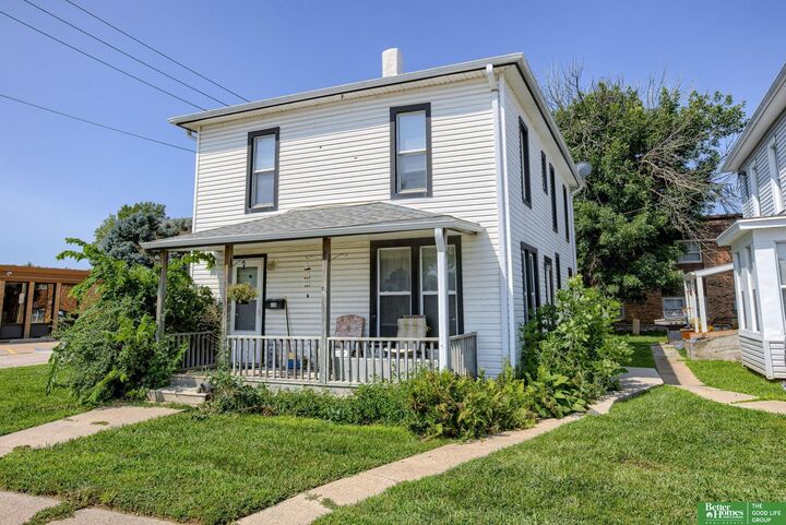 Property Photo: 215 S 17 Street NE 68008