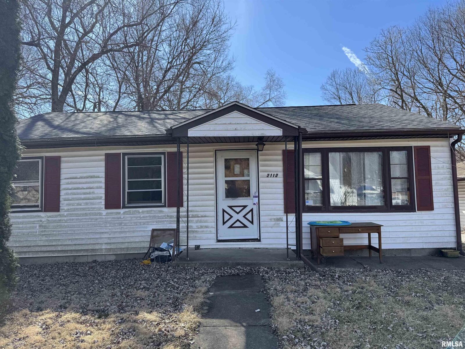 Property Photo: 2112 W Colorado Street IL 61604