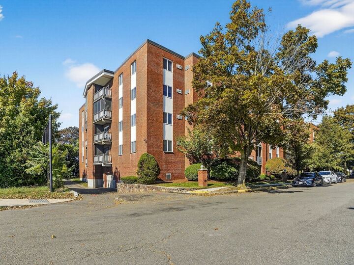 Property Photo:  33 Lodgen Ct 4G  MA 02148 