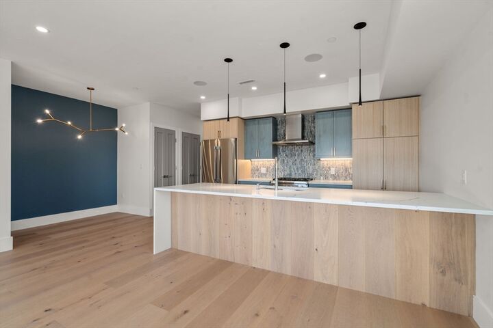 Property Photo:  527 East 7th Street 6  MA 02127 