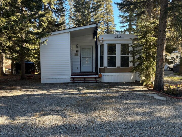 Property Photo:  200 4th Ave SW 18  AB T0M 1X0