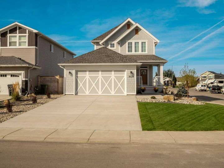 Photo de la propriété:  3028 21 Street  AB T1M 0E9 