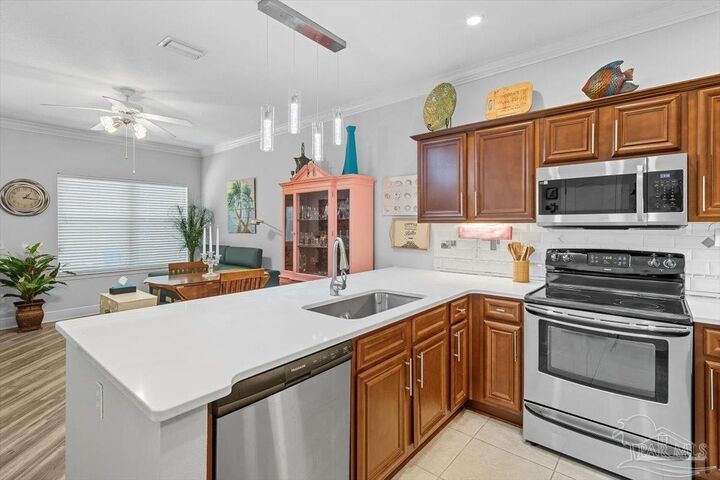 Property Photo: 2212 Hadleigh Hills Ct FL 32566