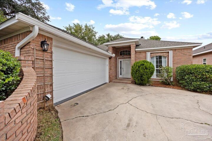 Property Photo: 4172 Longwood Cir FL 32563