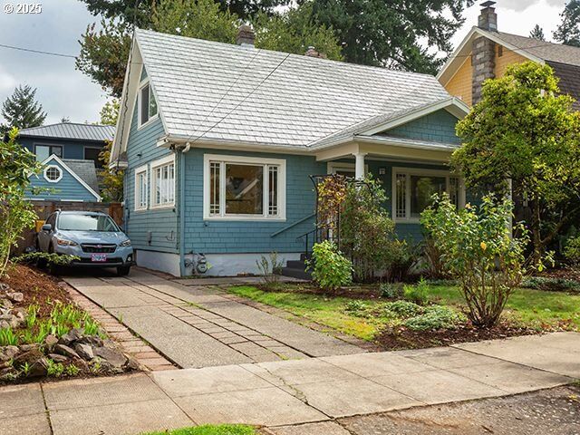Property Photo:  2022 NE 54th Ave  OR 97213 