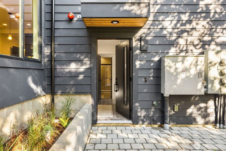 Property Photo: 113 24th Avenue E A WA 98112