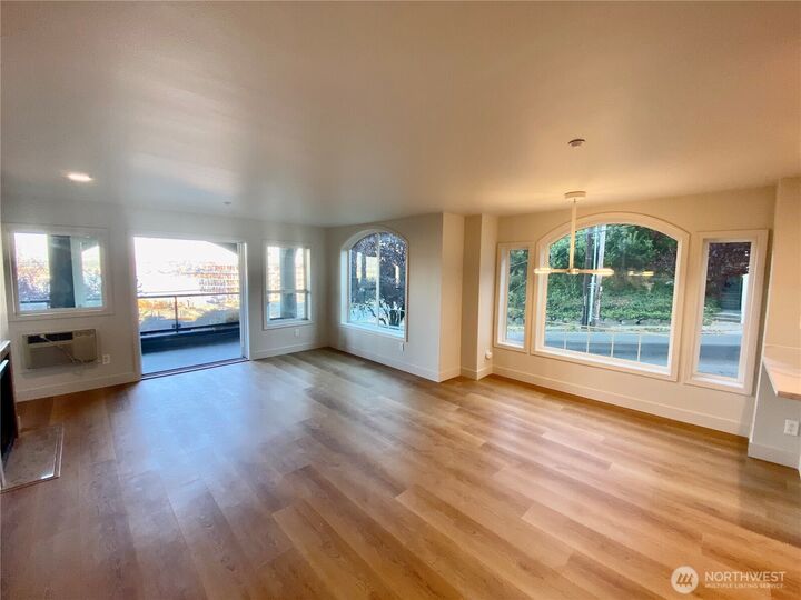 Property Photo:  1029  Belmont Avenue E 101  WA 98102